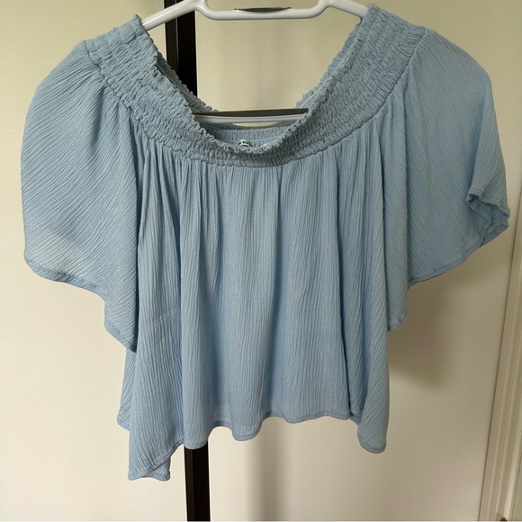 Kimchi Blue cute & flowy off the shoulder smocked blouse - Picture 1 of 3